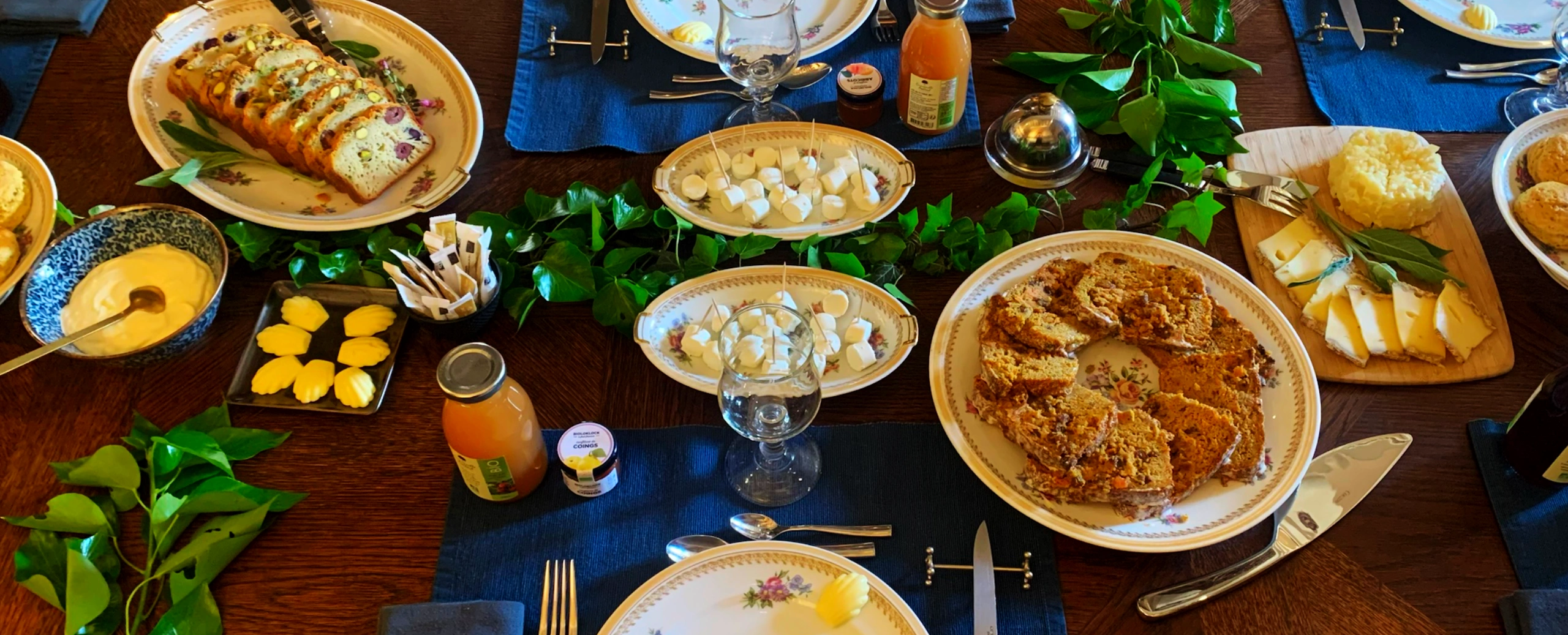 Table d'un petit déjeuner à la Maison du Tisserand by Algranate