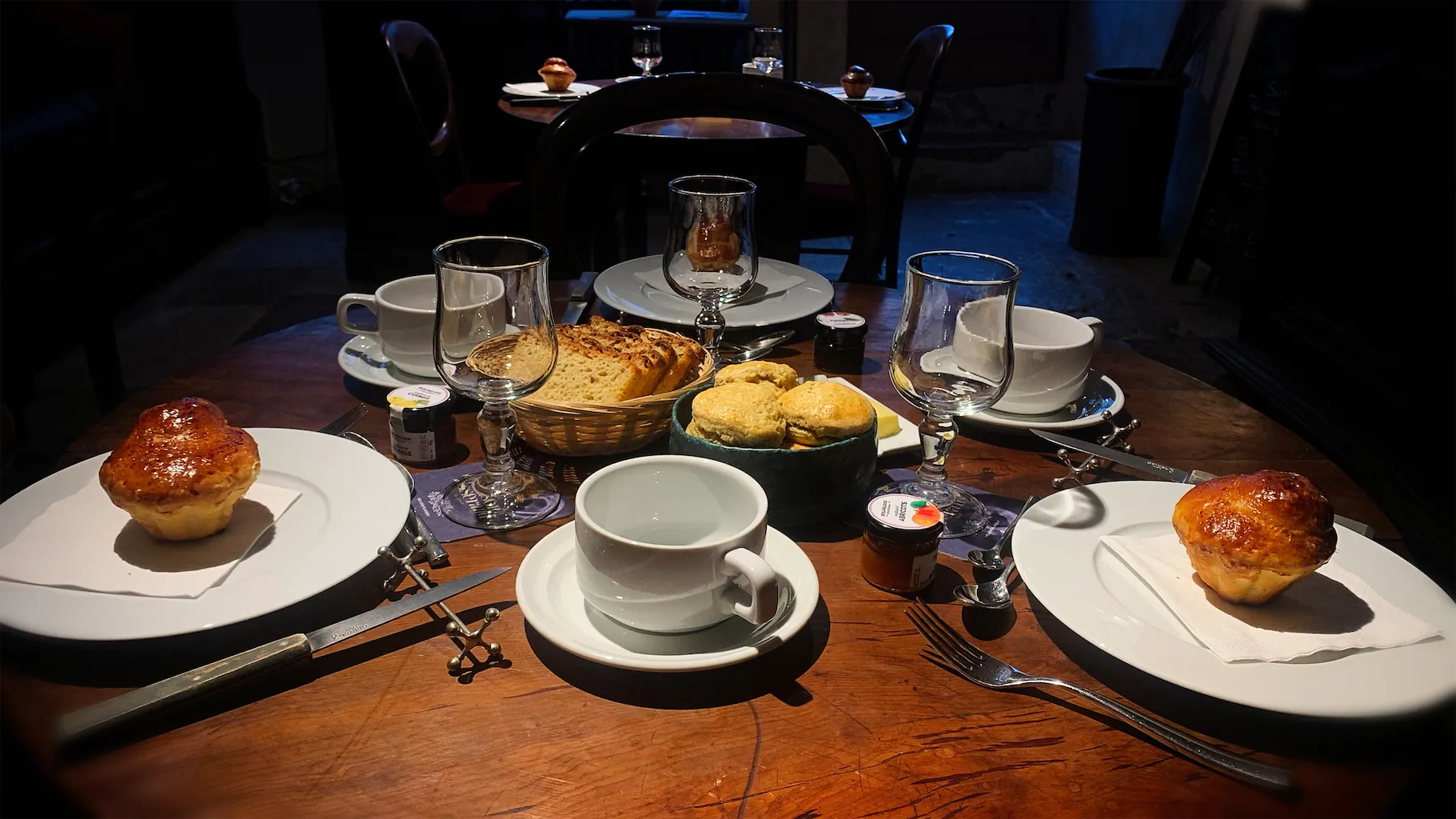 Table d'un petit déjeuner à la Maison du Tisserand by Algranate